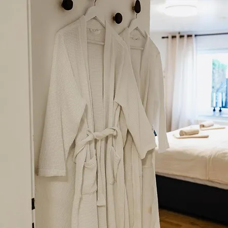 Garden - Private Sauna & Whirlpool Apartamento